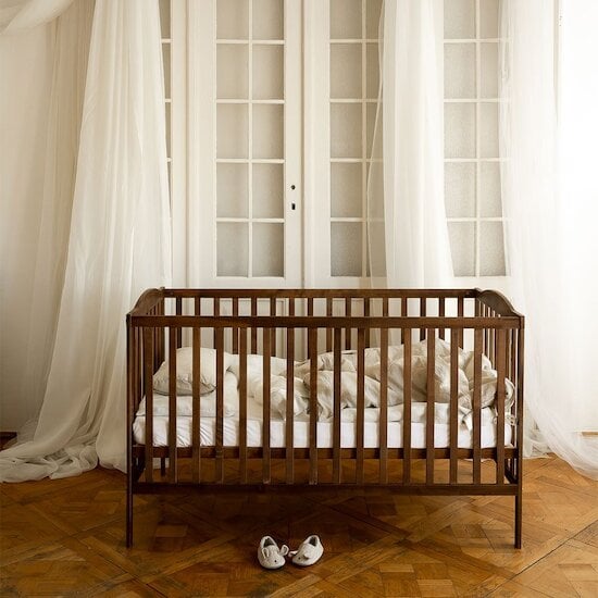 World of one Lit bébé en noyer - 1